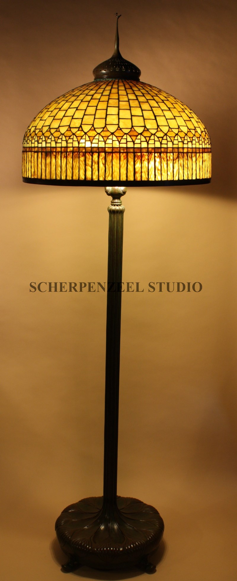 Curtainborder on senior floor base